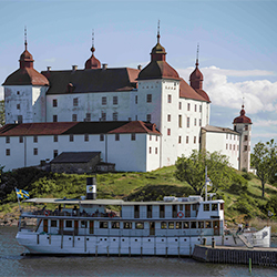 M/S Diana in front of Läckö Castle.