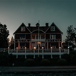 Göta Hotel in Borensberg in the evening.