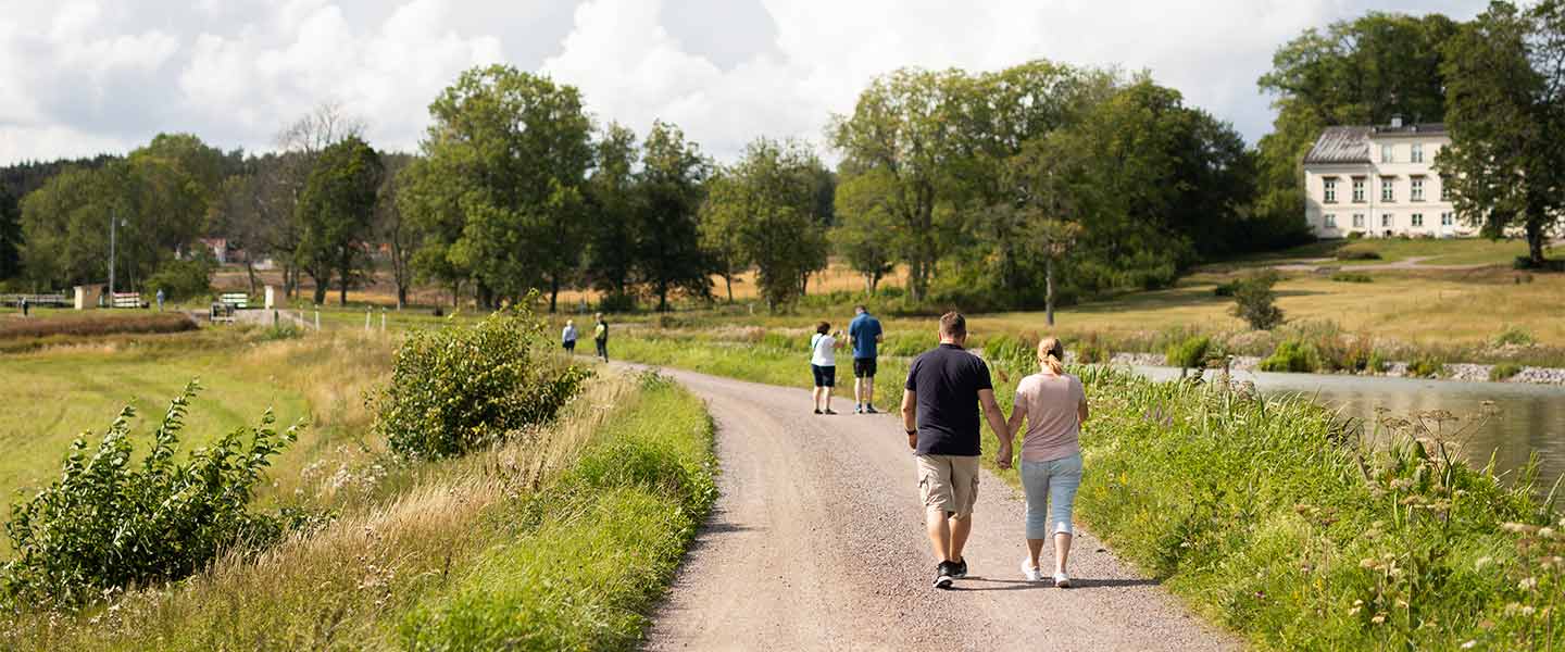 A walk along the Göta Canal.